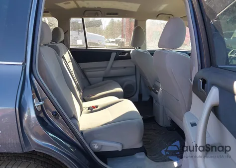 2013 Toyota Highlander Base Plus V6 z USA, uszkodzony, nr VIN 5TDBK3EH4DS274243